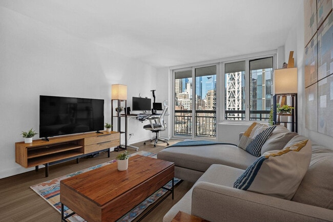 Building Photo - 70 W 37th St