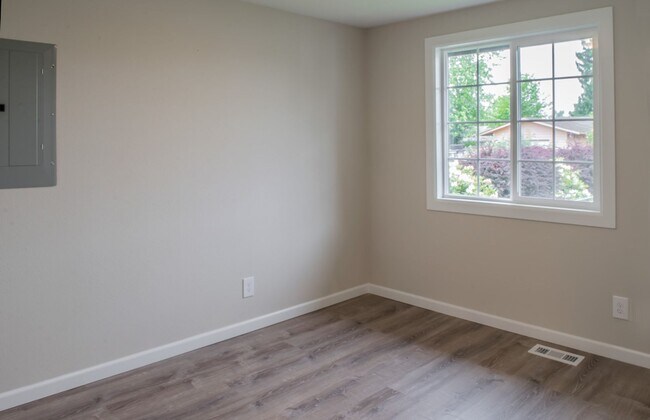 Foto del edificio - Fully remodeled & move in ready 3 bed 1 ba...