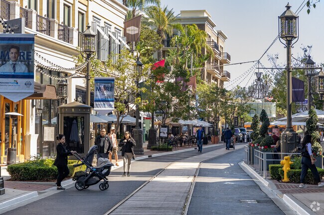 There is plenty to do at Americana on Brand near La Cañada Flintridge.