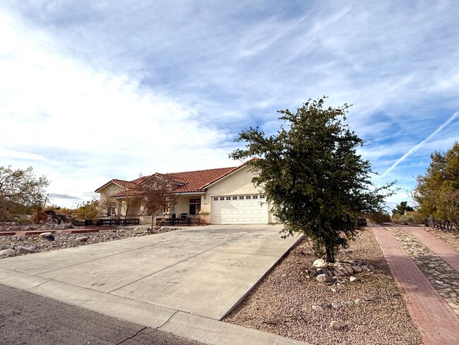 Foto del edificio - Spacious 3 Bedroom Home in Kingman Foothil...