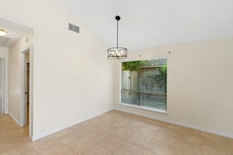 Building Photo - 5216 Beaverbrook Dr