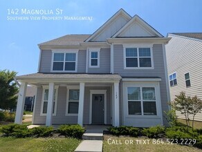 Building Photo - 142 Magnolia St