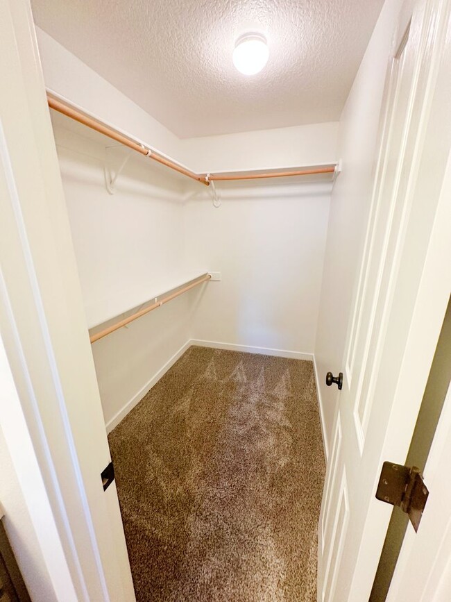 Foto del edificio - Awesome 2-bedroom 2.5-bathroom house in Hi...