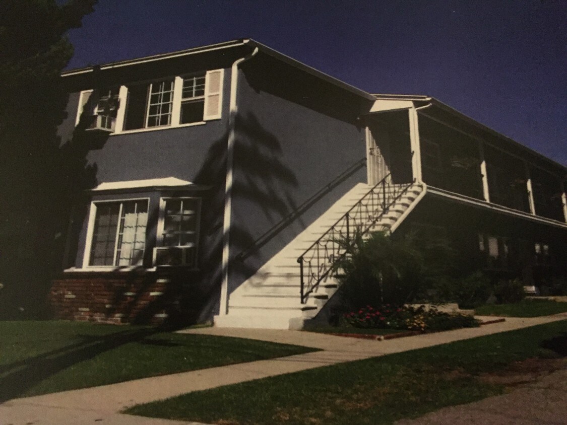 Building Photo - 421 E Acacia Ave