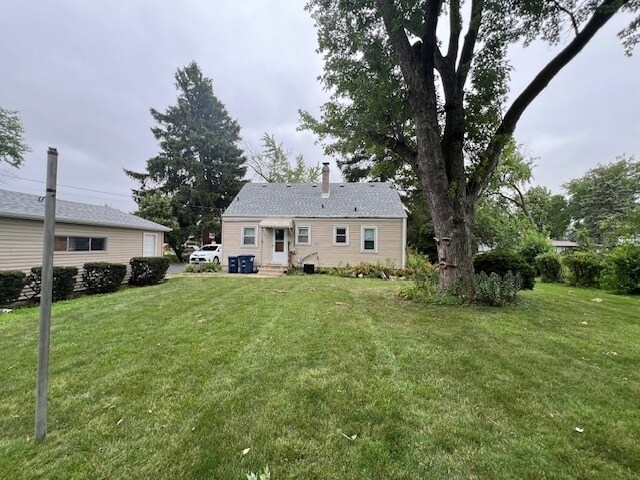 Building Photo - 1704 E Greenleaf Ave