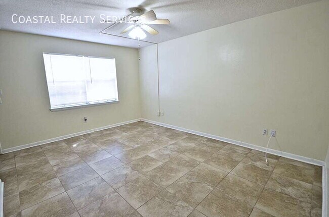 Building Photo - 154 Valencia Dr