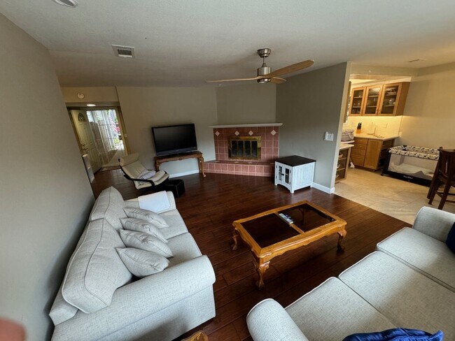 Foto del edificio - Coming soon!! beautiful spacious 3 bedroom...