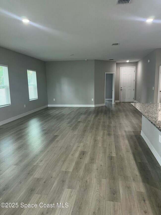 Foto del edificio - 871 Buchanan Ave SE