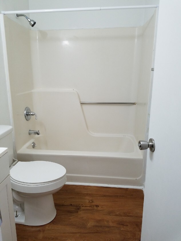 Foto del edificio - 121 Pine Valley Dr