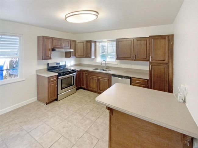 Building Photo - 6448 Clifton Hills Dr