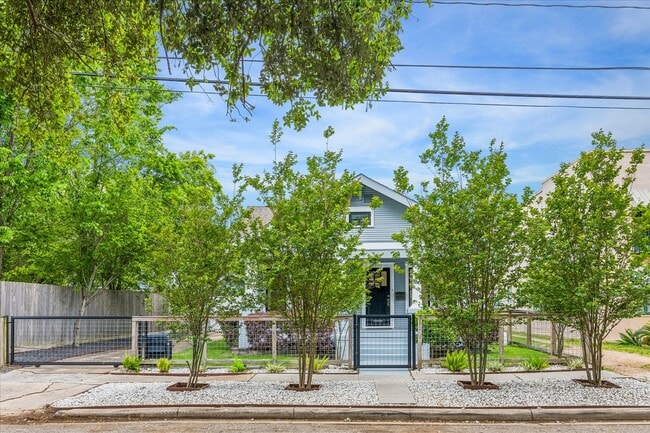 Building Photo - 3709 Reagan St