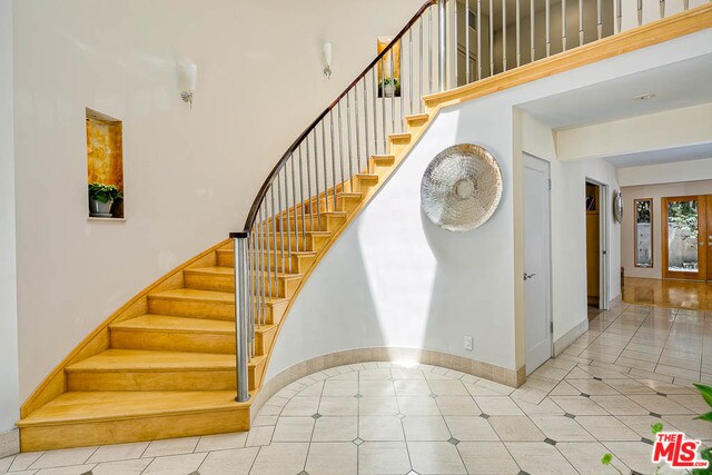 Building Photo - 1250 La Collina Dr