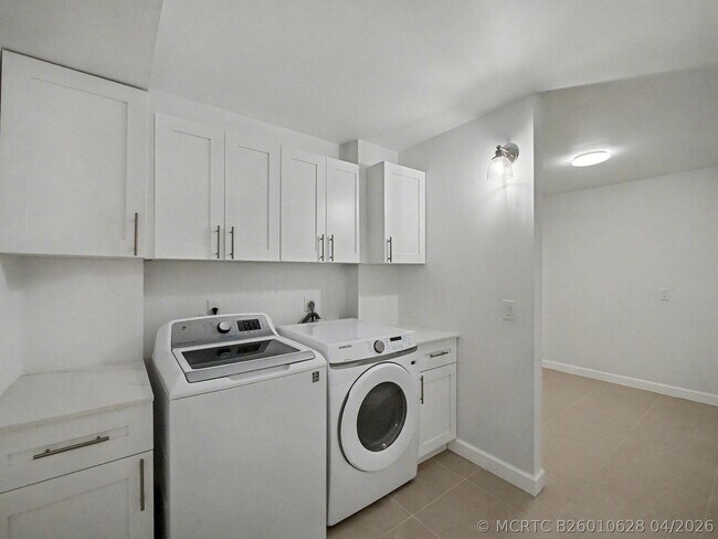 Foto del edificio - 3501 Village Blvd