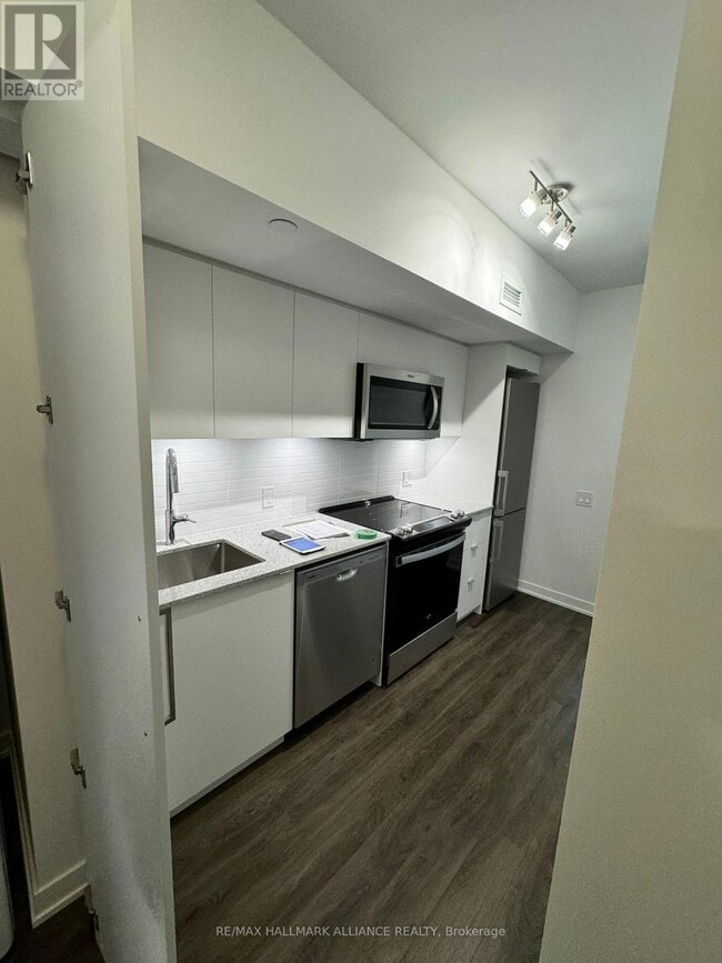 Building Photo - 500 Wilson Ave