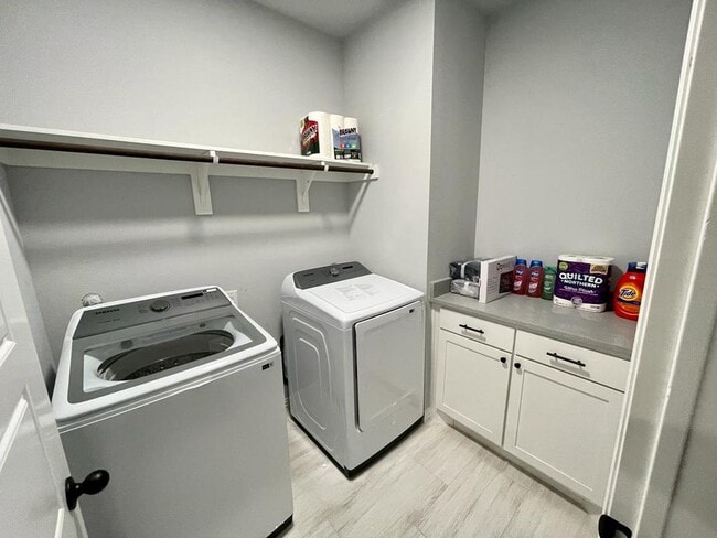 Foto del edificio - 3355 Bowles St
