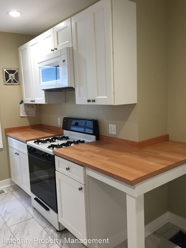 Foto del edificio - 3 br, 1.5 bath House - 15 Carroll St.