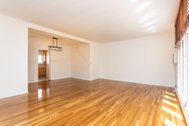 Foto del edificio - 1235 N Crescent Heights Blvd