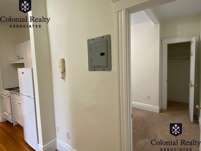 Building Photo - 6 Camelot Ct