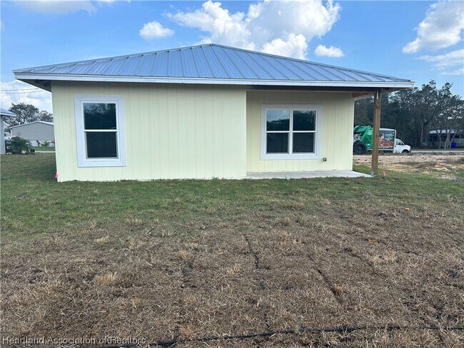 Foto del edificio - 6425 Okinawa Ave