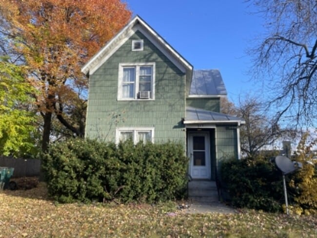 Building Photo - 615 Mill St
