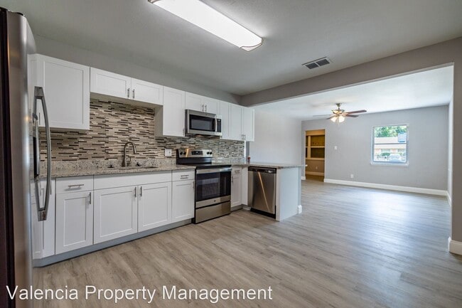 Building Photo - 3 br, 2 bath House - 1515 W. Lambright St.