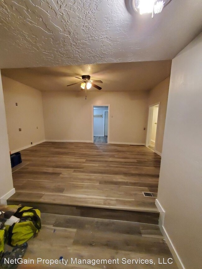 Building Photo - 2 br, 1 bath House - 833 South 200 West