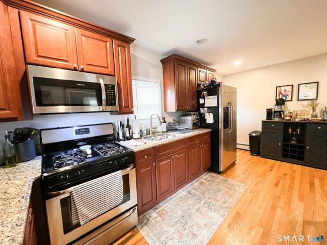 Building Photo - 156 W Main St