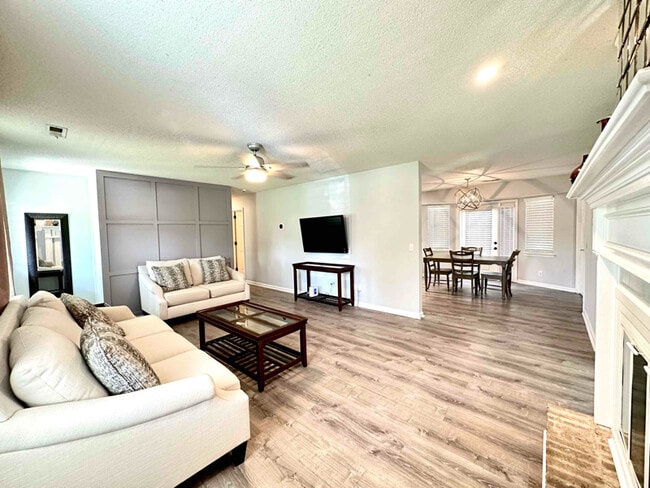 Building Photo - 1752 Dailey Terrace NW