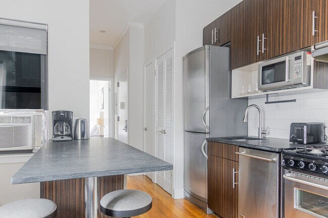 Foto del edificio - 515 W 47th St