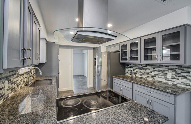 Foto del edificio - 674 Ravensworth Dr