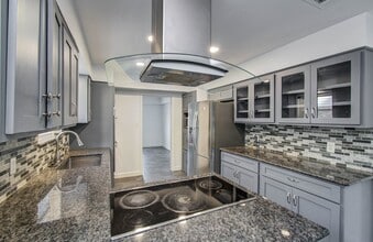 Building Photo - 674 Ravensworth Dr