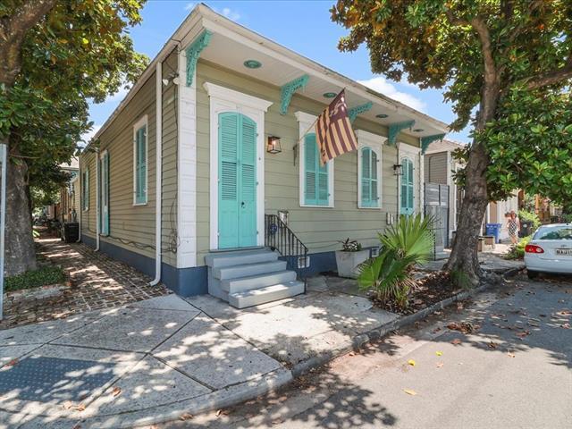 Building Photo - 841 Marigny St