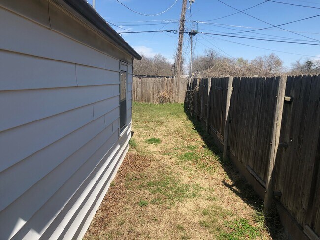 Building Photo - 3141 E Admiral Blvd