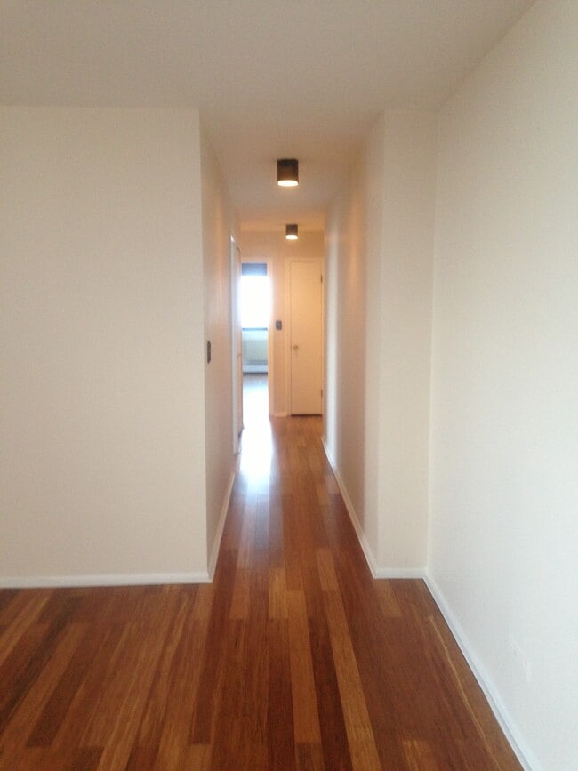 Hallway to bedrooms - 6325 N Sheridan Rd