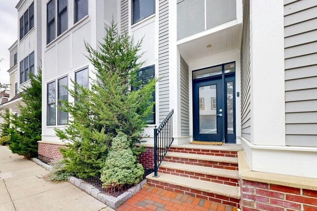 Building Photo - 154 W 8th St