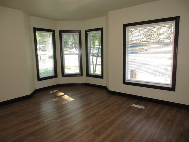 Building Photo - 141 E Gorham St