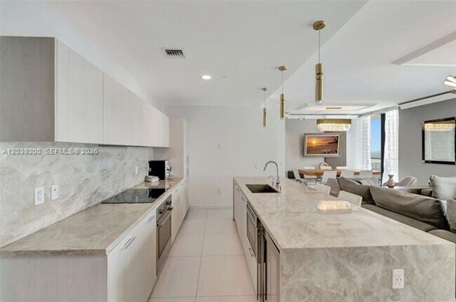 Foto del edificio - 501 NE 31st St