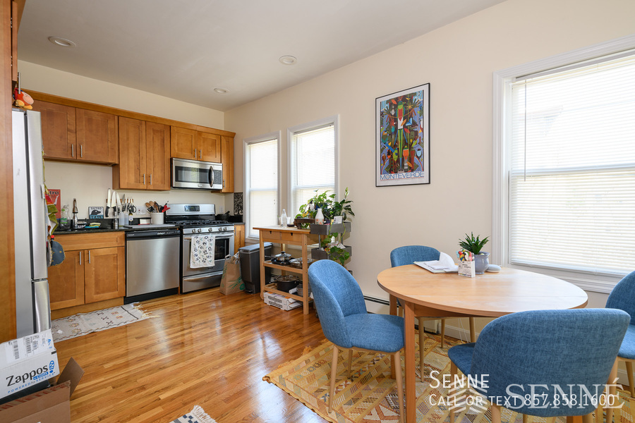 Foto principal - Spacious 2-Bedroom in Inman Square – Avail...