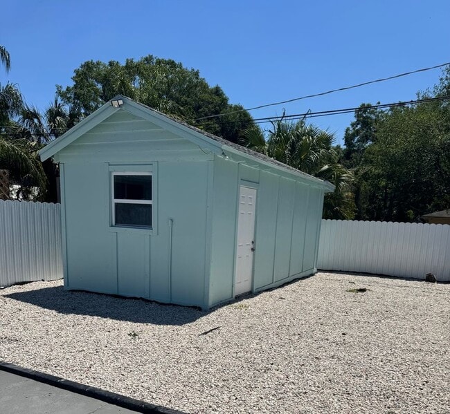 Building Photo - 803 E Cayuga St