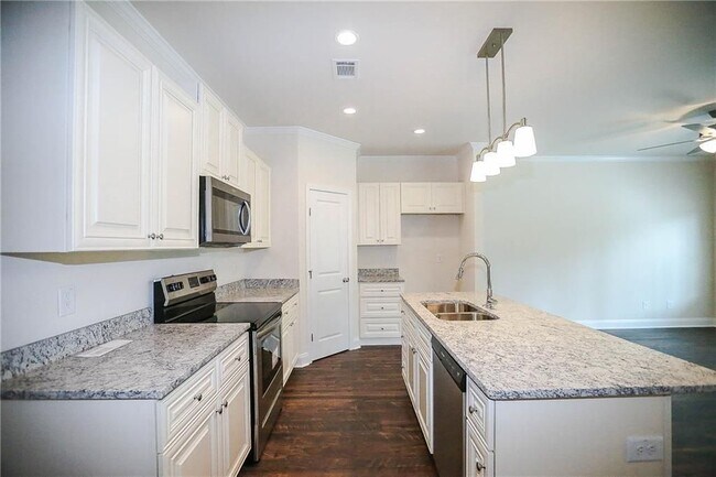 Building Photo - 327 Cashes Ct