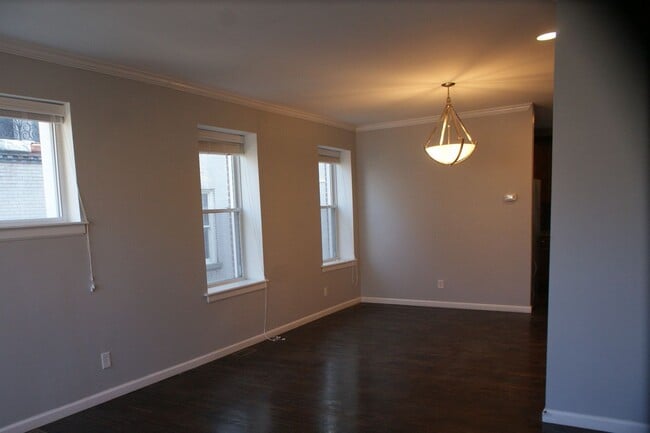 Building Photo - 4158 W Pine Blvd