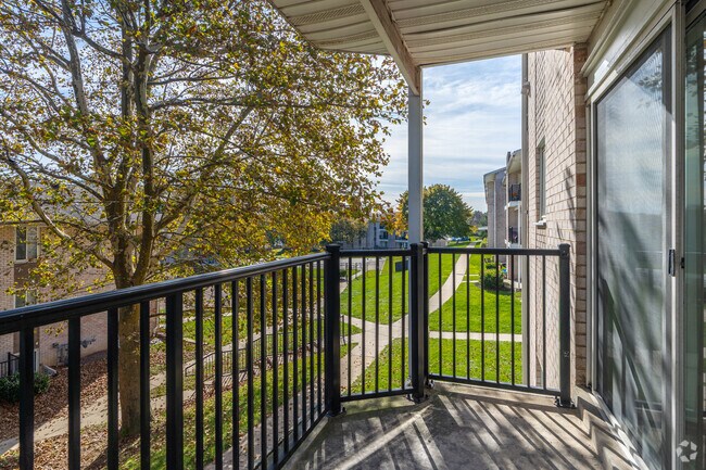 1HAB, 1,5BA - 875SF Patio - Trexler Park