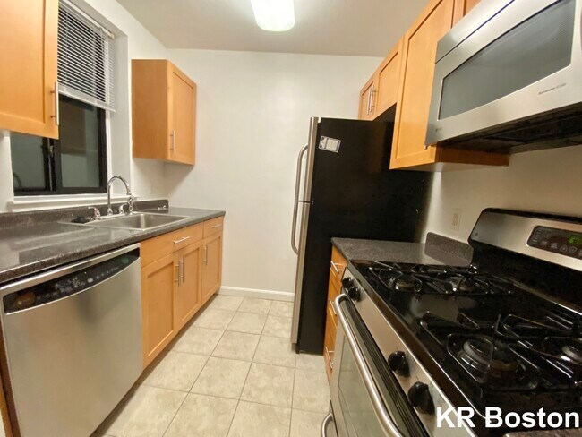 Building Photo - 141 Mount Auburn St
