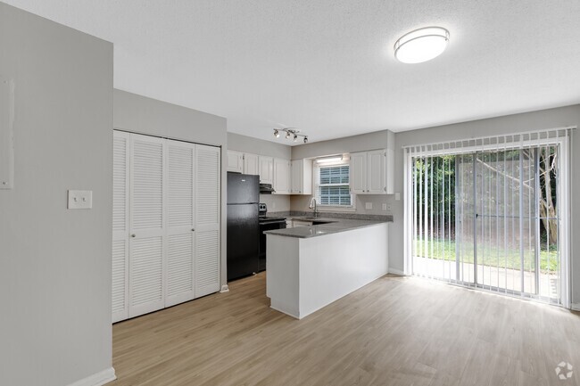 Newly Renovated Kitchen with Granite - Williamsburg Manor