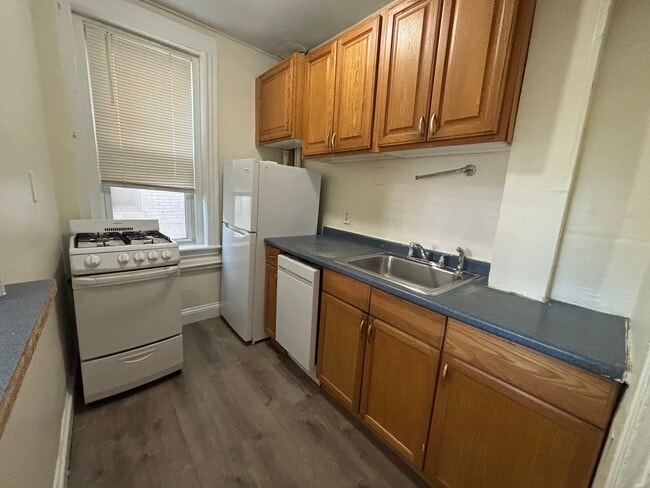 Building Photo - 360 Riverway