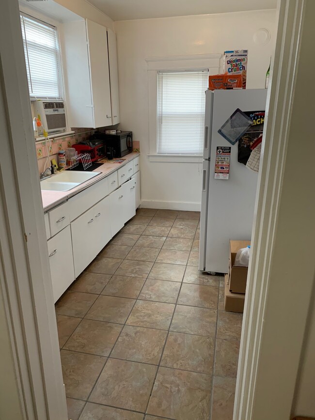 Building Photo - 86 W State St