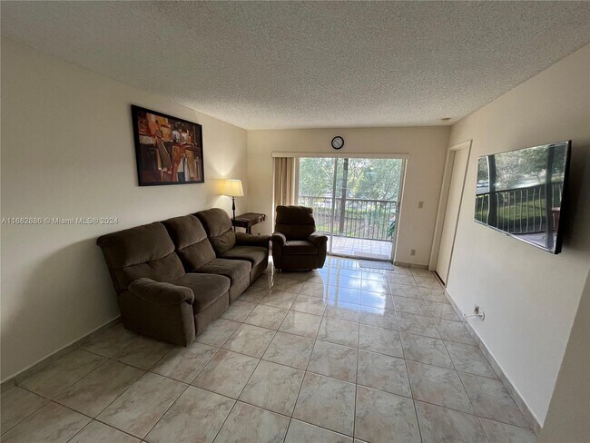 Building Photo - 2230 N Cypress Bend Dr