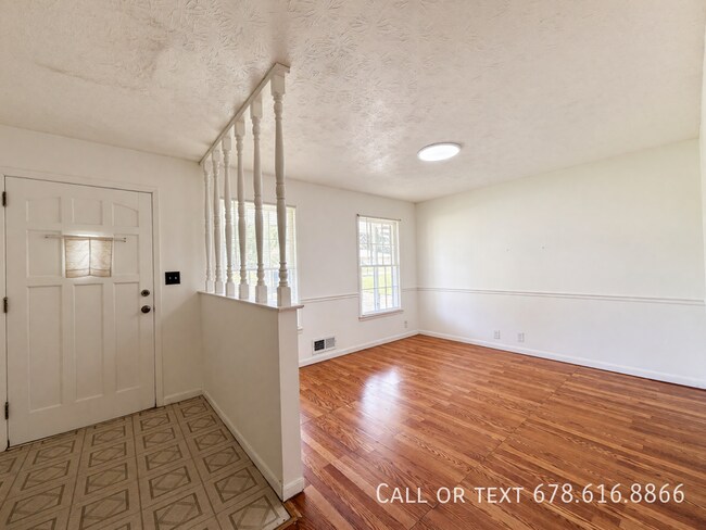 Building Photo - 2666 S Lakeview Dr SW