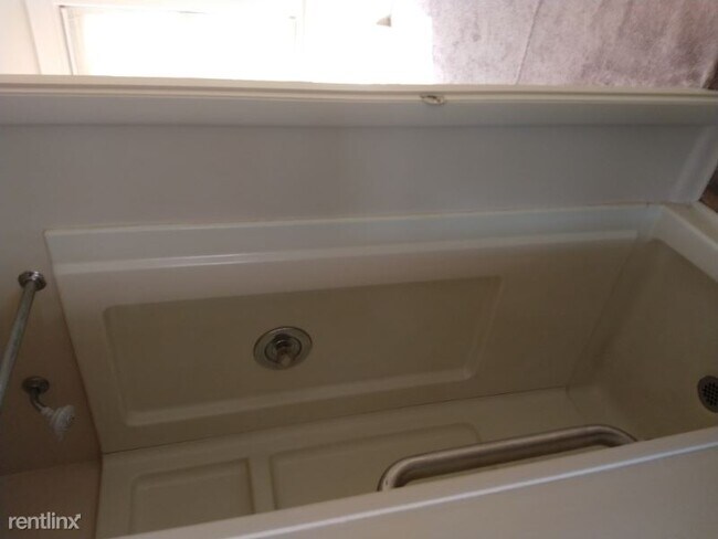 Building Photo - 12 E Liberty St