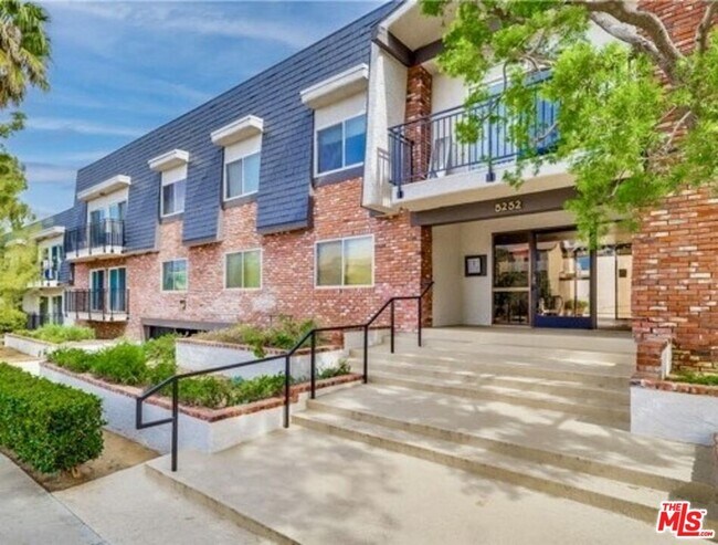 Foto del edificio - 5252 Coldwater Canyon Ave